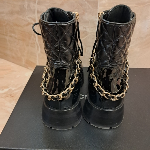 Chanel Boots Women's 38 8 Interlocking CC Logo Combat Boots Calfskin Leather - Picture 5 of 12